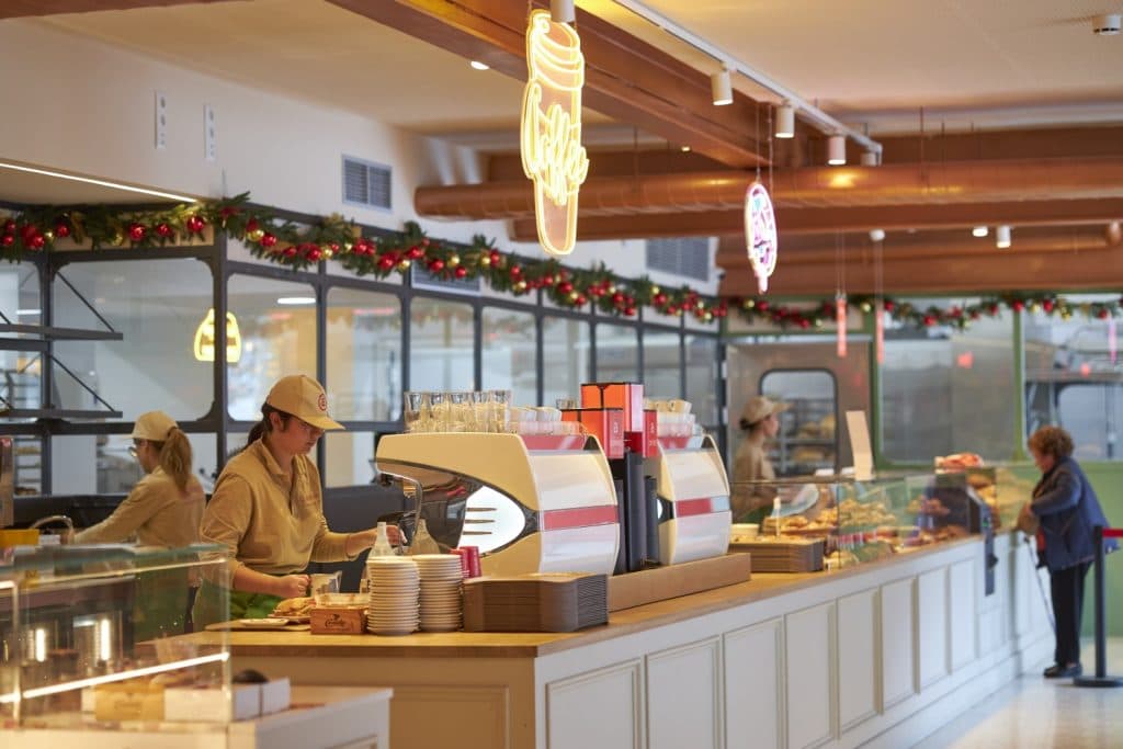 L'interior de la Pastisseria Arenas a Sant Andreu de la Barca